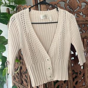 Quarter sleeve cardigan top